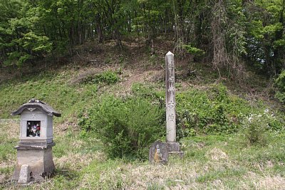 頭川城登城口